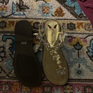 Flowered sandals